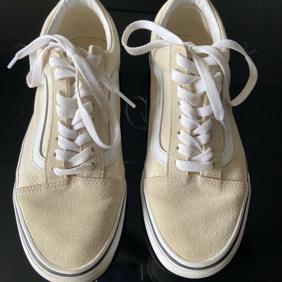 Cream vans - Picture 2 of 4